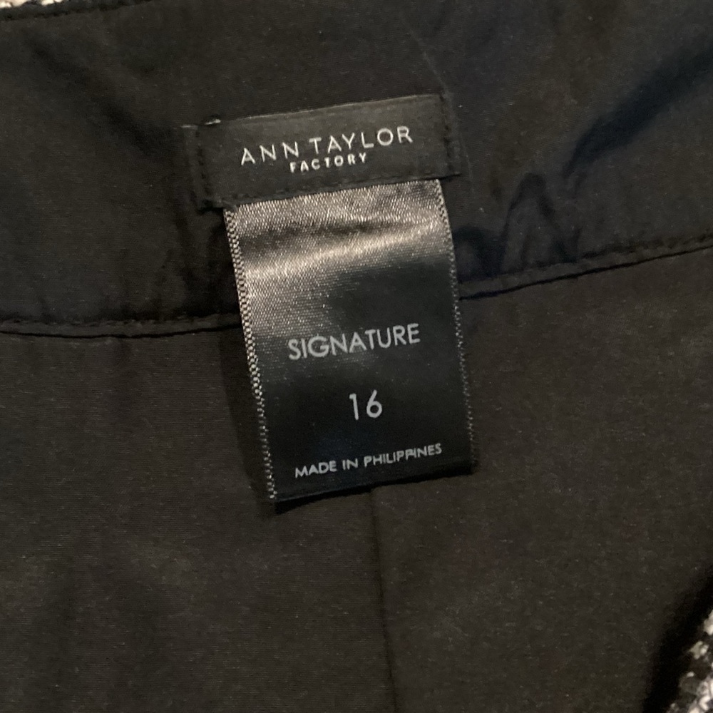 Ann Taylor Tweed Fray Hem Shorts 16 - Picture 3 of 6